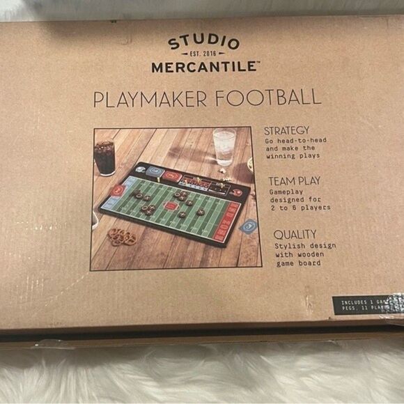 STUDIO MERCANTILE Football Playmaker Strategy Board Game Set - Picture 4 of 7